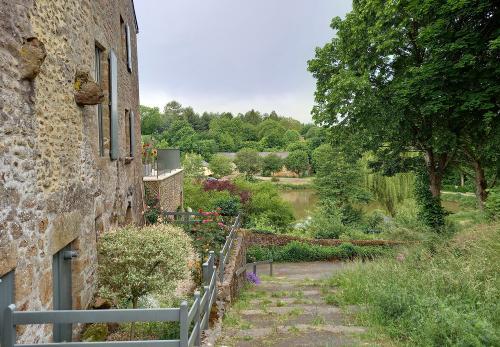 Iconographie - Vielles pierres et environnement arboré