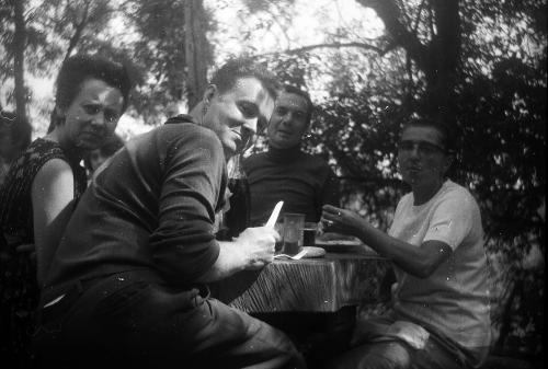 Iconographie - Repas sous l'ombrage dans le Marais poitevin