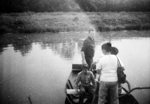 Iconographie - Promenade en barque dans le Marais poitevin