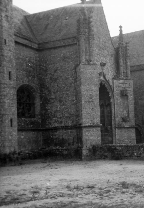 Iconographie - Porte latérale de l'église