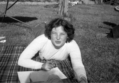 Iconographie - Jeune femme à l'écriture