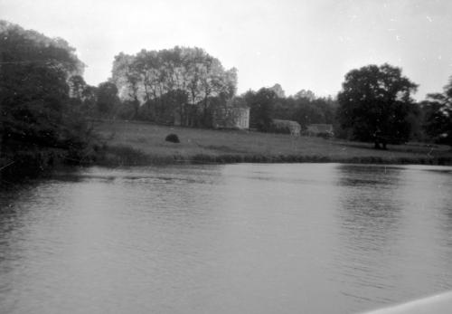 Iconographie - Château en bordure de fleuve