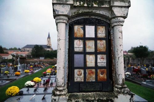 Iconographie - Le cimetière le premier novembre