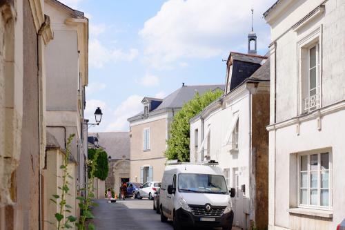 Iconographie - Une rue près de l'église Notre Dame