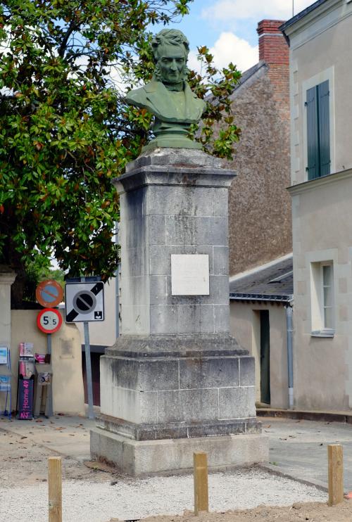 Iconographie - Statue du docteur Muller