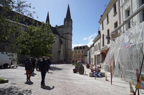 Iconographie - Près de la collégiale du Puy-Notre-Dame