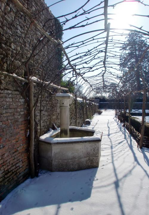 Iconographie - Mur d'enceinte du jardin médiéval