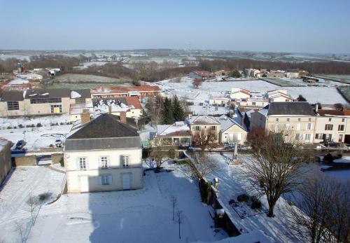 Iconographie - Vue la mairie enneignée