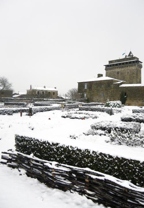 Iconographie - Le plessis du jardin médiéval enneigés