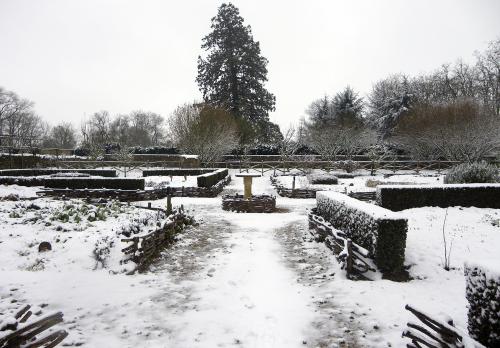 Iconographie - Le plessis du jardin médiéval enneigés