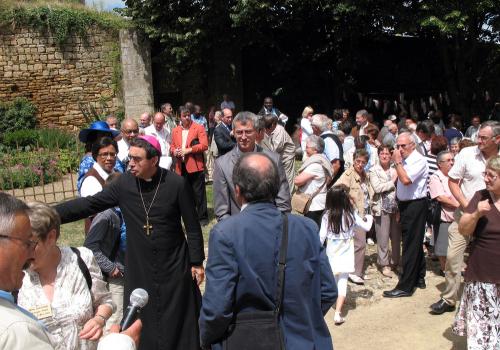 Iconographie - Cérémonie en hommage à Monseigneur Charles Gachet