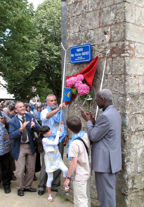 Iconographie - Cérémonie en hommage à Monseigneur Charles Gachet