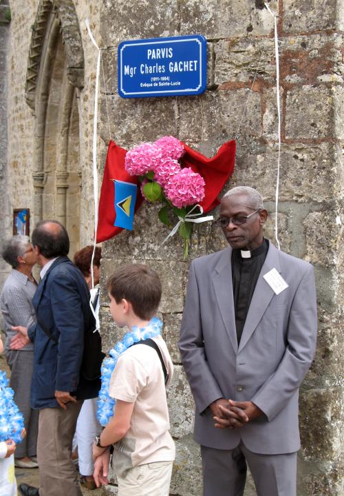 Iconographie - Cérémonie en hommage à Monseigneur Charles Gachet