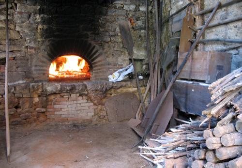 Iconographie - Cuisson des brioches de Pâques au four du donjon