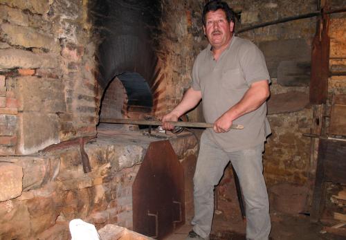 Iconographie - Cuisson des brioches de Pâques au four du donjon