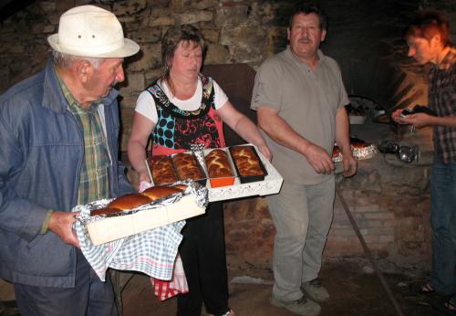 Iconographie - Cuisson des brioches de Pâques au four du donjon