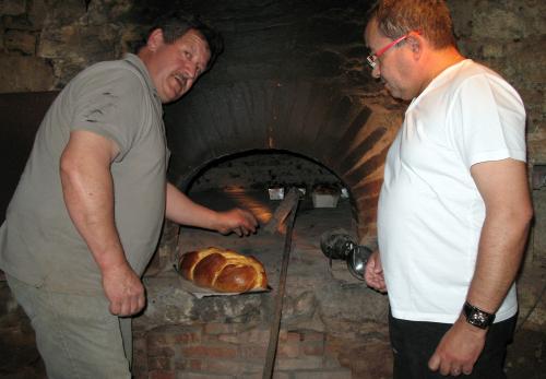 Iconographie - Cuisson des brioches de Pâques au four du donjon