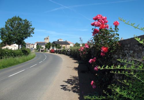 Iconographie - L'entrée du bourg - Départementale 23