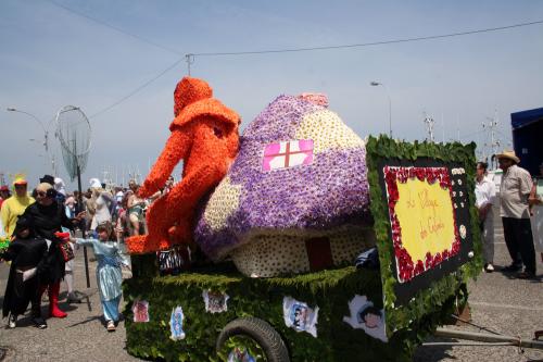 Iconographie - Fête des fleurs - Le village des enfants