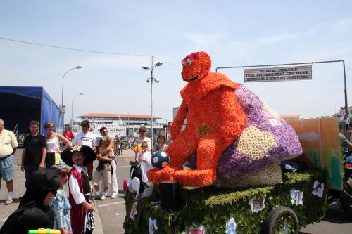 Iconographie - Fête des fleurs - Le village des enfants