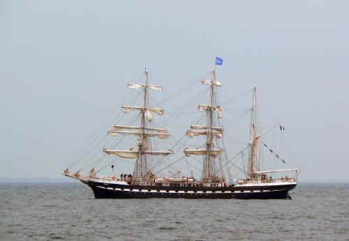 Iconographie - Le Belem au large de l'île