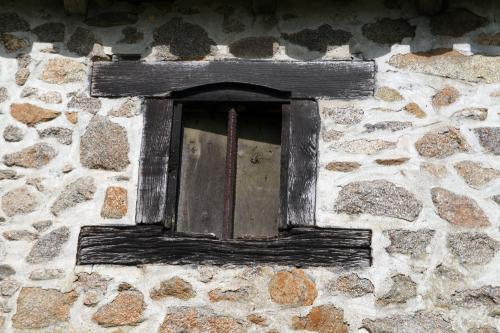 Iconographie - Le Moulin David - Lucarne dans la dépendance