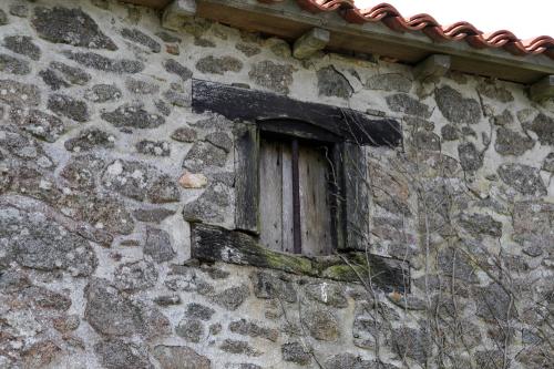 Iconographie - Le Moulin David - Lucarne dans la dépendance