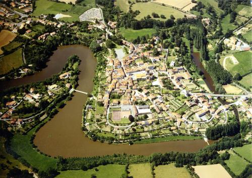 Iconographie - Vue aérienne du bourg