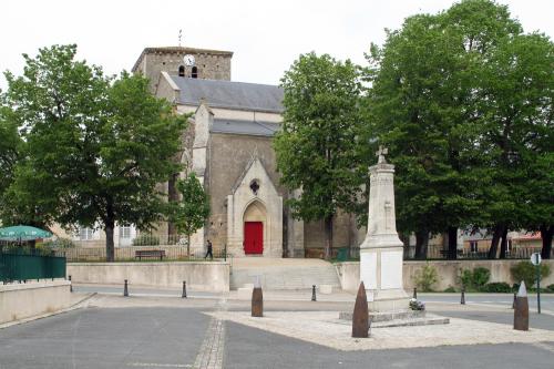 Iconographie - L'église et le monument aux Morts