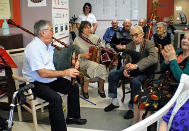 Iconographie - Concert au foyer logement