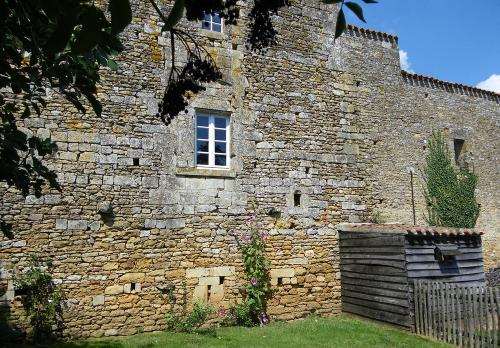 Iconographie - Façade arrière du corps de ferme du château