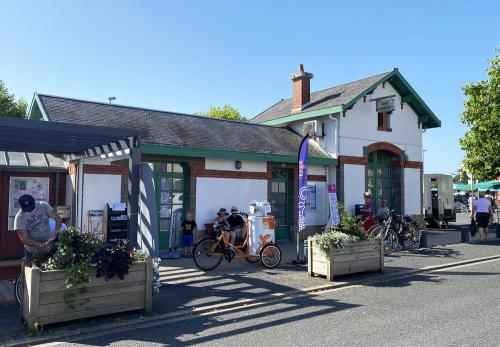 Iconographie - L'ancienne gare devenue Office du tourisme