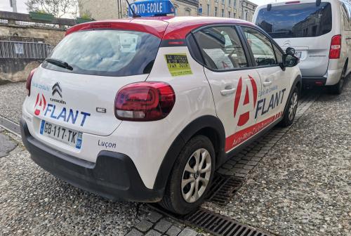 Iconographie - Véhicule de l'auto-école Alain Flant