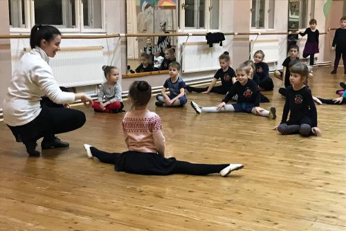 Iconographie - Ukraine - L'école de danse