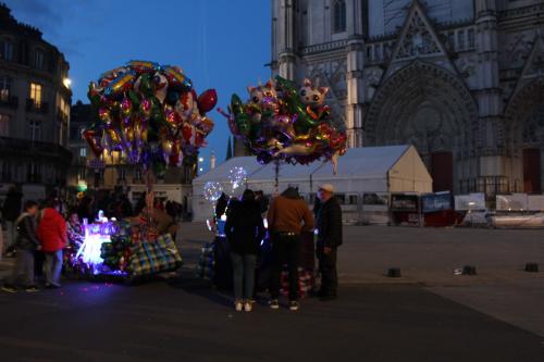 Iconographie - vendeurs de ballons 