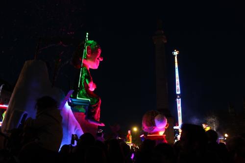 Iconographie - Char défilant pendant le carnaval de nuit 