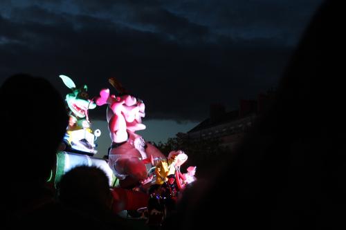 Iconographie - Char défilant pendant le carnaval de nuit 