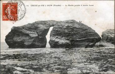 Iconographie - La Roche percée à marée basse