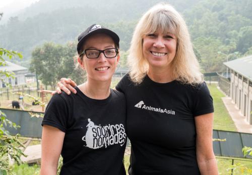 Iconographie - Anne-Laure Meynckens et une représentantae de AnimalsAsia