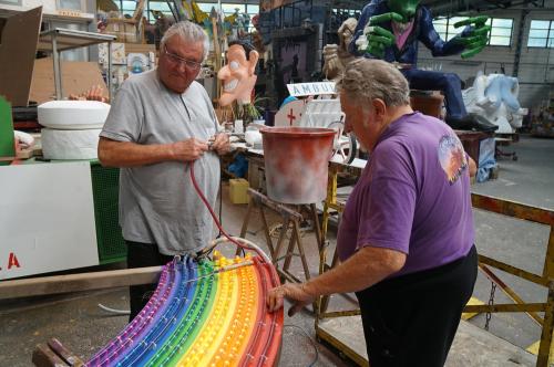 Iconographie - Montage du char de Sud Loire Carnaval