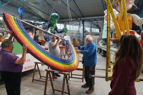 Iconographie - Montage d'un élément du char de Sud Loire Carnaval 