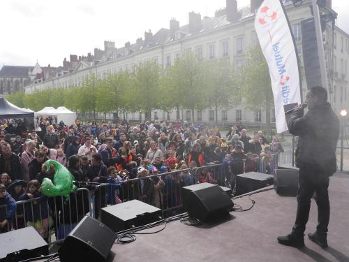 Iconographie - Présentation du programme du bal des enfants