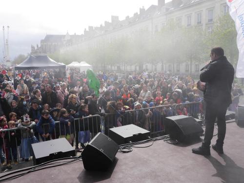 Iconographie - Présentation du programme du bal des enfants