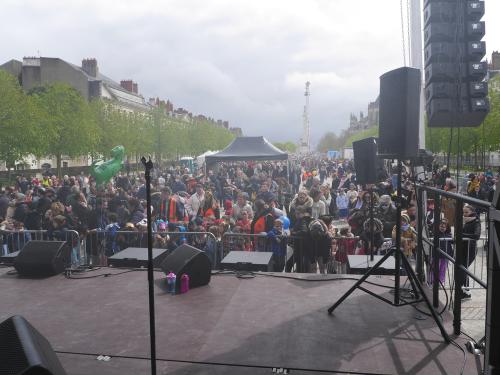 Iconographie - Vue de la foule au bal des enfants