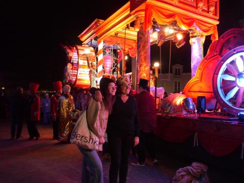 Iconographie - La reine du carnaval Mathilde Moreau parès le défilé de nuit 