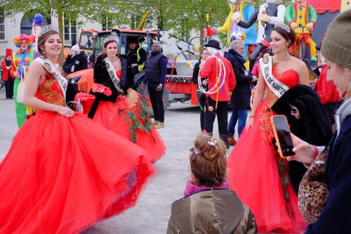 Iconographie - Les reines de Nantes avant le départ du défilé 