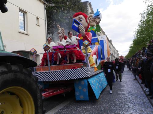 Iconographie - Les reines de Saint-Herblains sur leur char