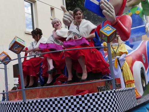 Iconographie - Les reines de Saint-Herblains sur leur char