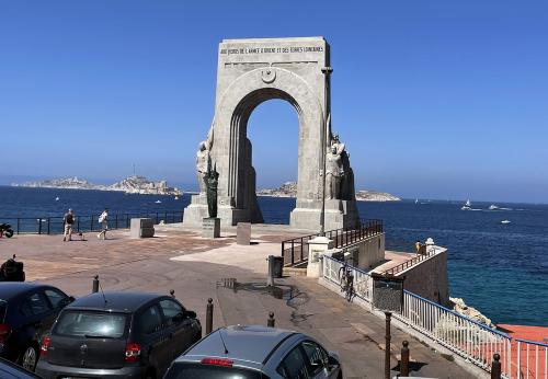 Iconographie - Monument aux morts de l'Armée d'Orient et des Terres Lointaines