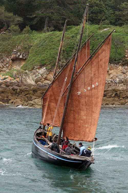 Iconographie - La chaloupe Telenn Mor devant l'île Tristan